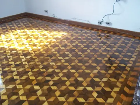 Piso de tacos em mosaico recuperado